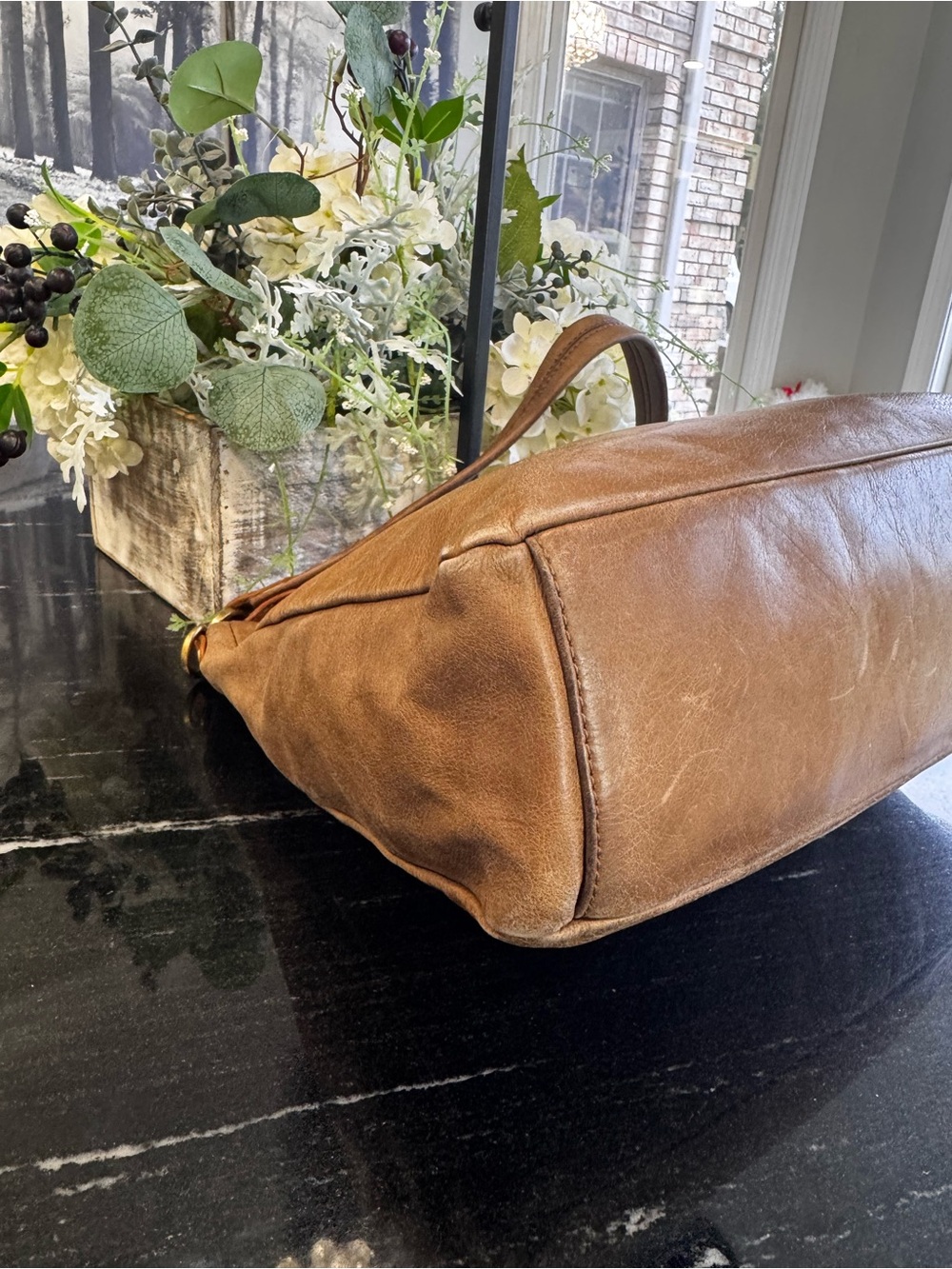 HOBO Delilah Vintage Hide Leather Shoulder Bag Brown/Taupe - Picture 6 of 13